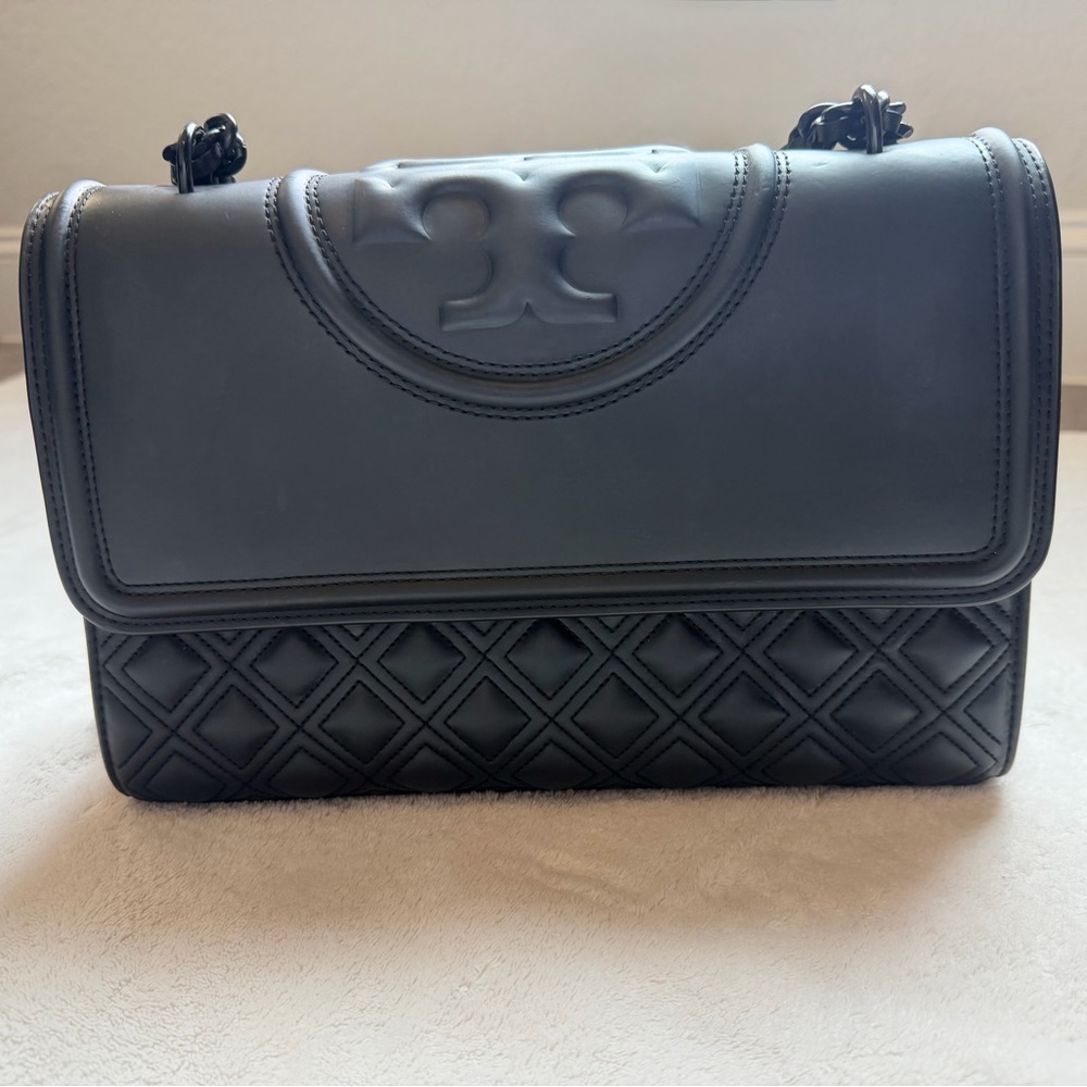 Tory Burch Fleming Matte Black Quilted Bag - Picture 3 of 10